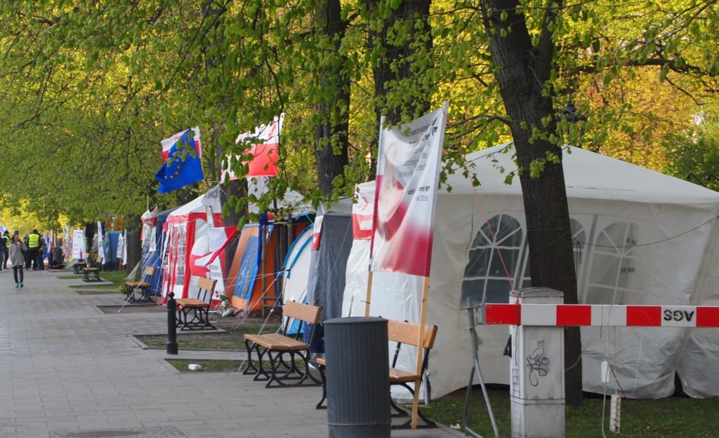 Protest, KPRM, namiot, opozycja