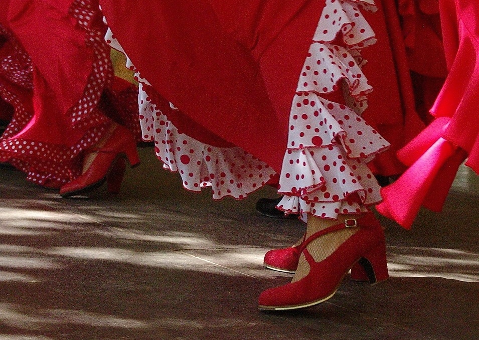 Z archiwum Pixabay https://pixabay.com/en/red-skirts-spanish-shoes-dance-364104/