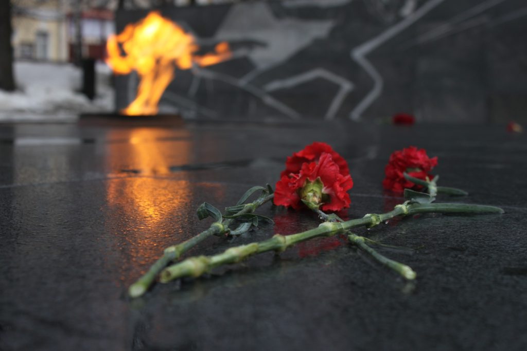 Z archiwum Pixabay https://pixabay.com/en/victory-day-may-9-the-eternal-flame-834612/