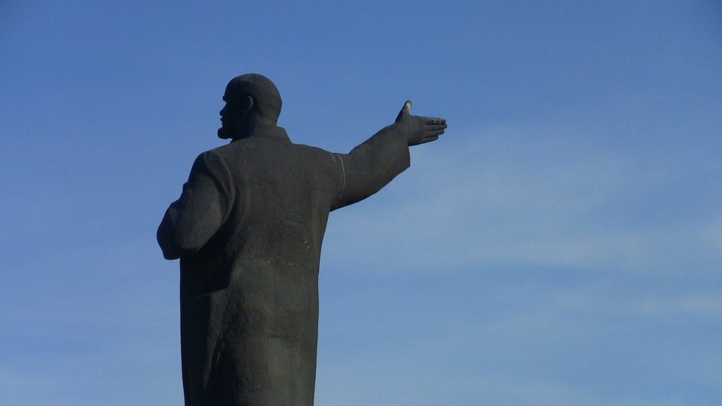 Posąg Włodzimierza Lenina, gdzieś w Roscji. Fot. macjasek, otwarte archiwum Pixabay https://pixabay.com/en/lenin-russia-monument-history-1004909/