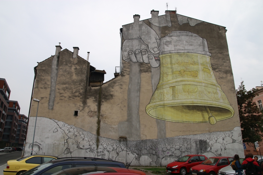 Blu, "Ding Dong Dumb" Mural na Józefińskiej 3, Krakow. Fot. Luxetowiec. Z otwartego archiwum Wikipedii