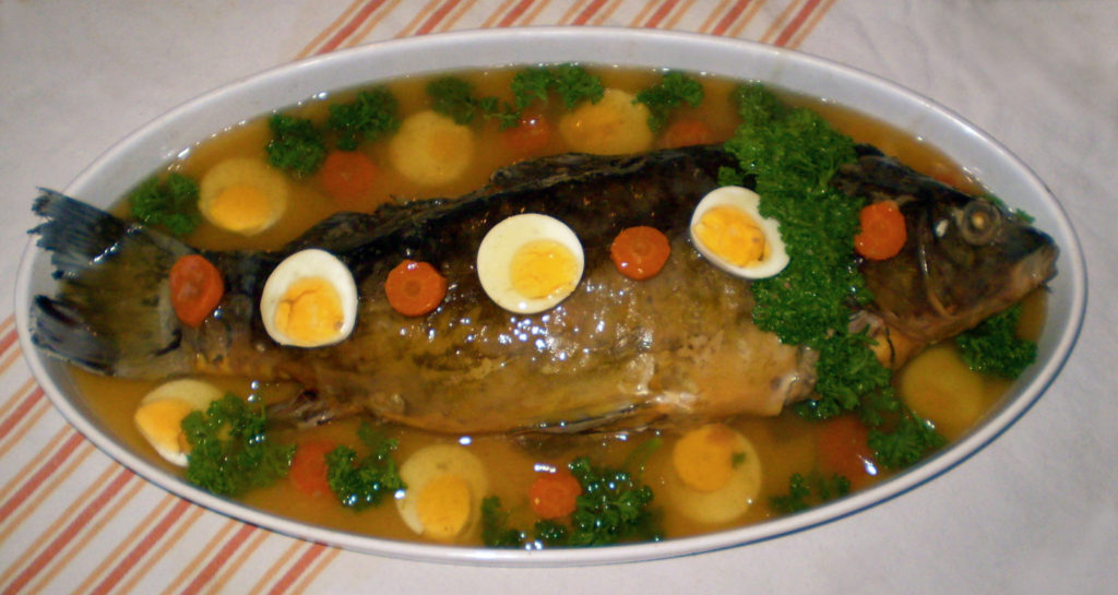 Fot. Olaf Hertfurth, Wikimedia Commons https://commons.wikimedia.org/wiki/File:Gefilte_Fish.jpg